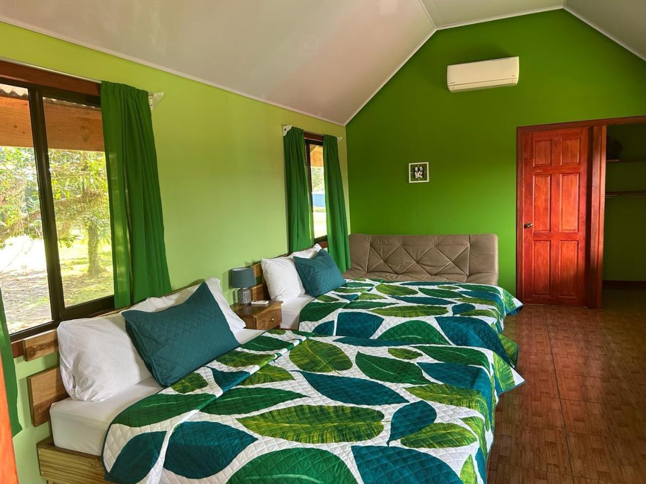 Cabinas Tortuguero Sports Fishing Bed and Breakfast Esterno foto