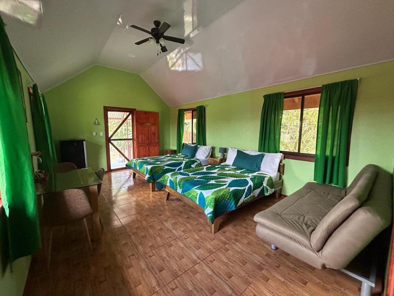 Cabinas Tortuguero Sports Fishing Bed and Breakfast Esterno foto