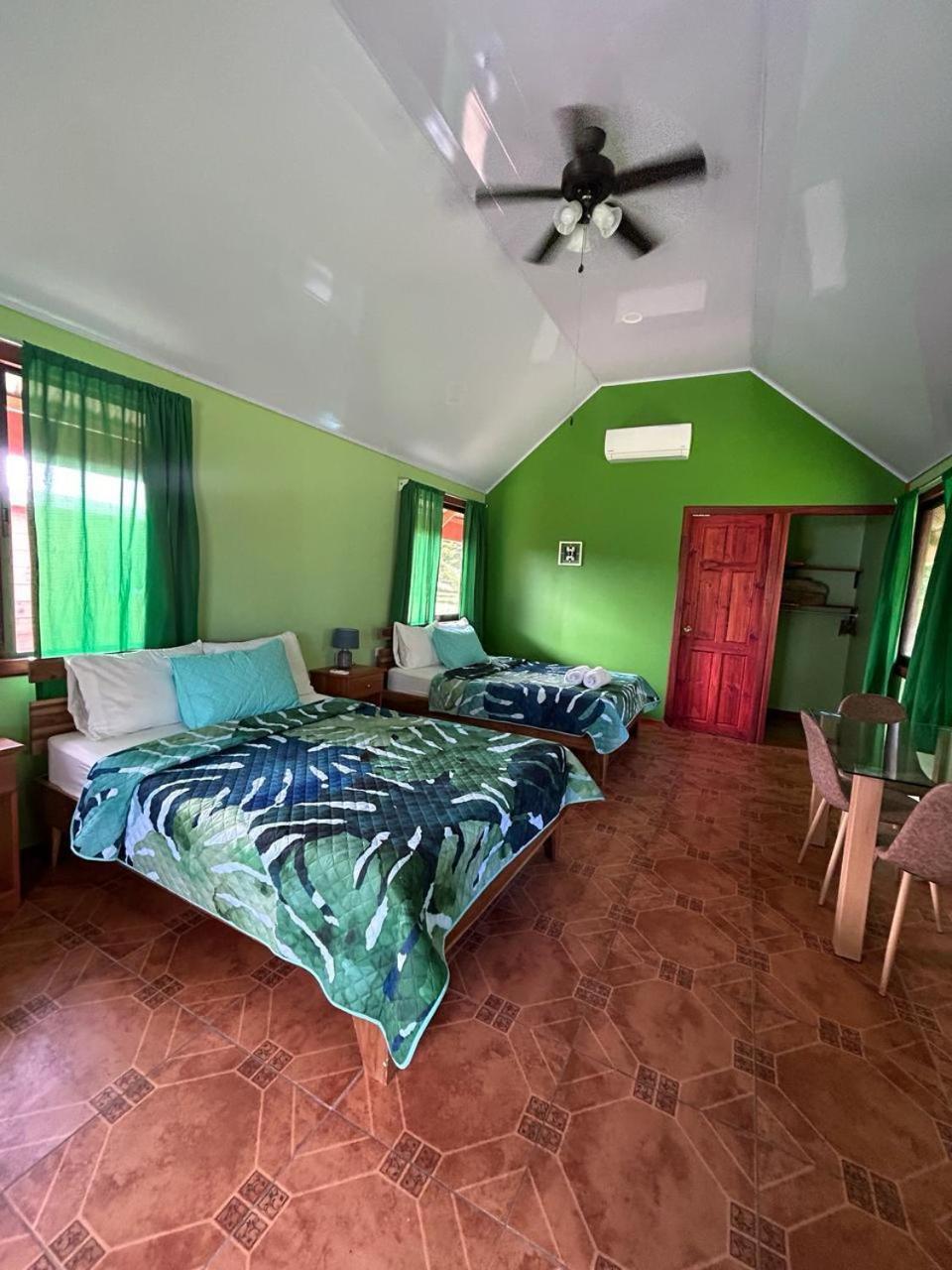 Cabinas Tortuguero Sports Fishing Bed and Breakfast Esterno foto